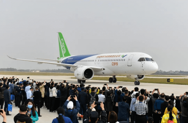 即將交付東航的C919大飛機首次飛行試驗圓滿完成，復合材料全產業鏈迎來新機遇