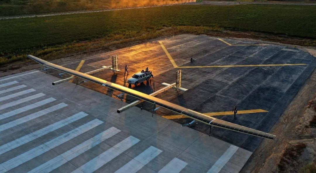 剛剛，臨近空間大型太陽能無人機(jī)首飛成功