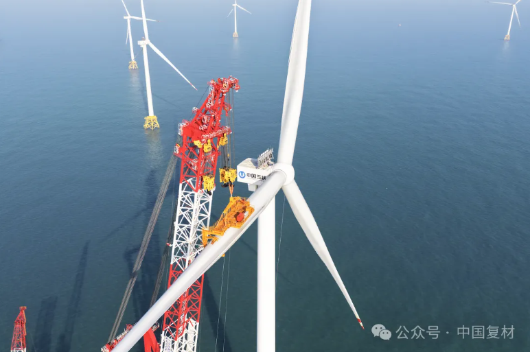 金風科技：20MW海上風電機組吊裝成功，推動風電材料革命
